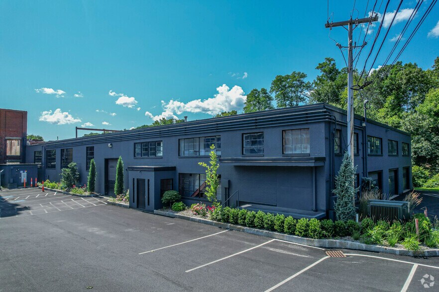 19 Mendon Street, Uxbridge, MA à vendre - Photo du bâtiment - Image 2 de 15