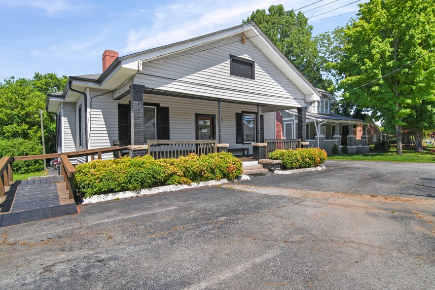217 Mocksville Ave, Salisbury, NC for sale - Building Photo - Image 1 of 42