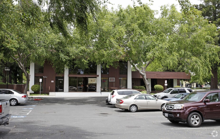 39039 Paseo Padre Pky, Fremont, CA à louer - Photo du bâtiment - Image 2 de 5