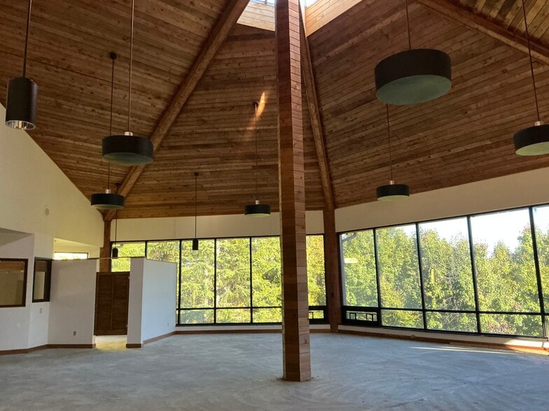 110 S Park Ter, Eden, NC for sale - Interior Photo - Image 3 of 6