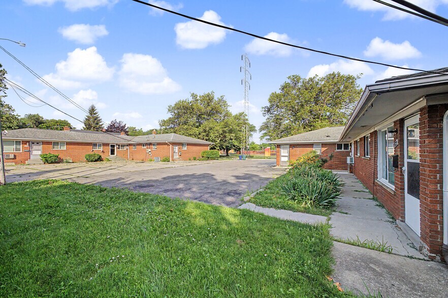 1521 Electric Ave, Lincoln Park, MI à vendre - Photo du bâtiment - Image 1 de 18