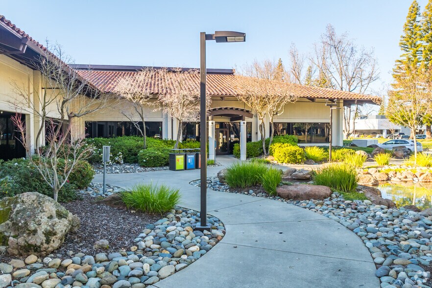 151 Blue Ravine Rd, Folsom, CA à vendre - Photo du bâtiment - Image 3 de 9