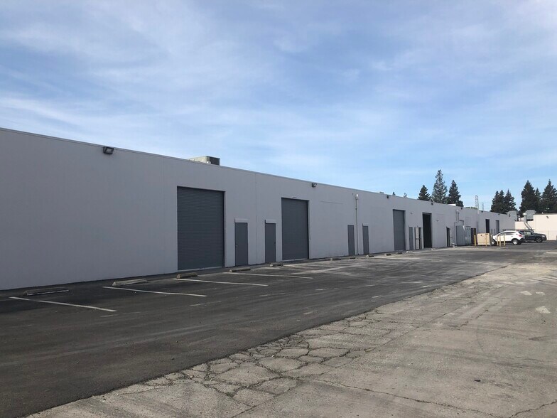 4027 N Freeway Blvd, Sacramento, CA à louer - Photo du bâtiment - Image 2 de 3