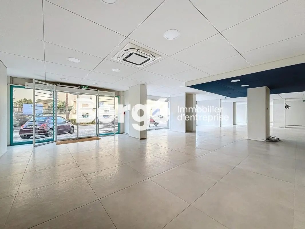 Retail in Saint-Laurent-du-Var for lease Interior Photo- Image 1 of 17