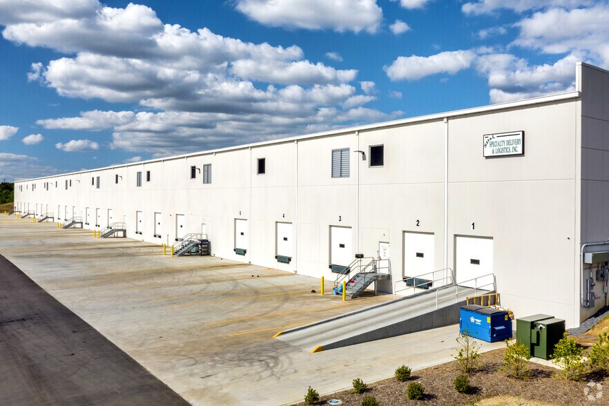 3437 Stateview Blvd, Fort Mill, SC à louer - Photo du bâtiment - Image 3 de 8