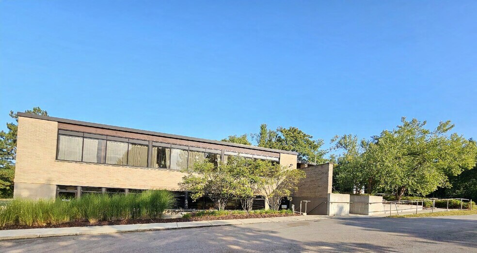 2300 Washtenaw Ave, Ann Arbor, MI à louer - Photo du bâtiment - Image 1 de 15
