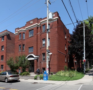 Plus de détails pour 38 Barton Ave, Toronto, ON - Multi-résidentiel à vendre