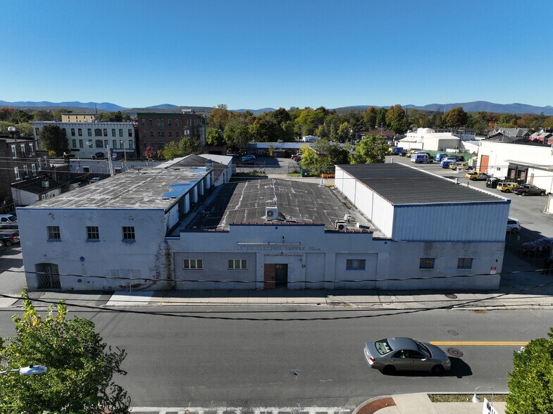 9 Cornell St, Kingston, NY à vendre - Photo du bâtiment - Image 2 de 12