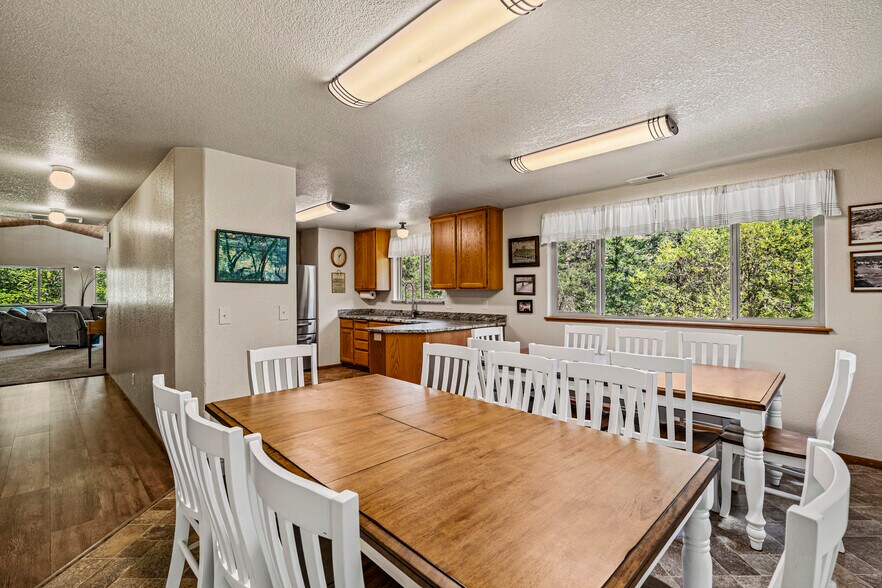 11744 Galice Rd, Merlin, OR à vendre - Photo du bâtiment - Image 3 de 74