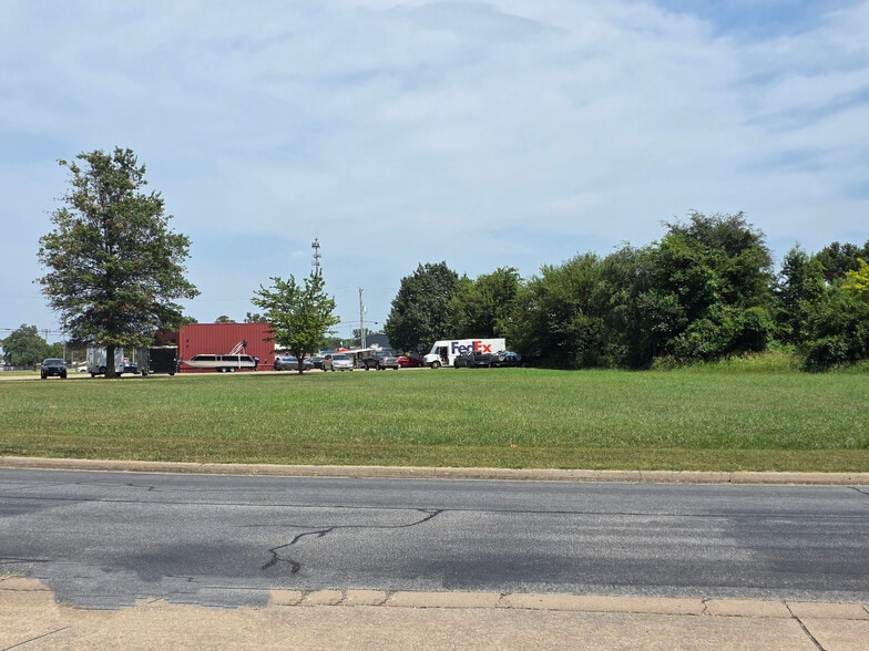 200 Presidential Dr, Lowell, AR for sale - Building Photo - Image 2 of 16