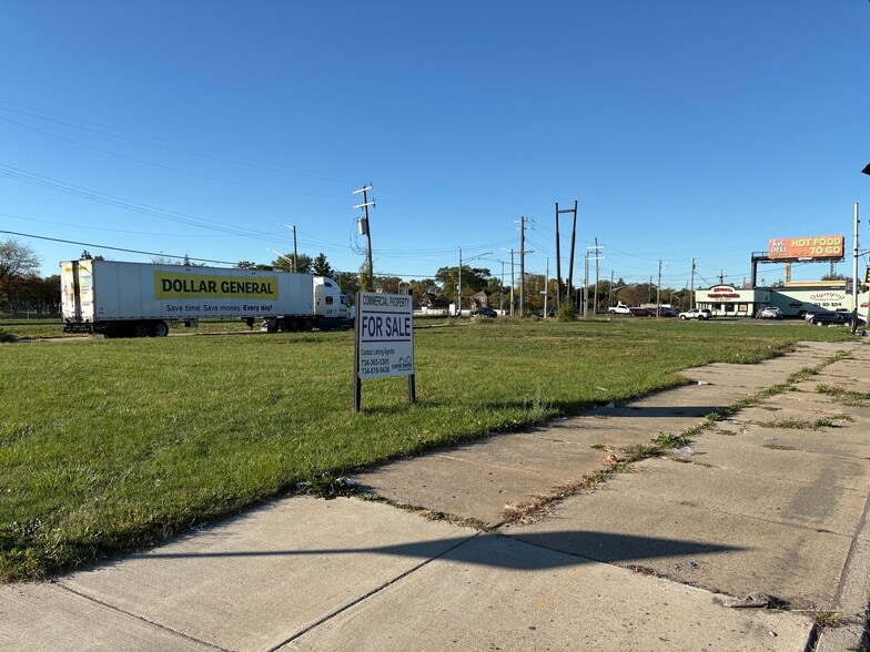 14438 Harper Ave, Detroit, MI for sale - Building Photo - Image 1 of 5