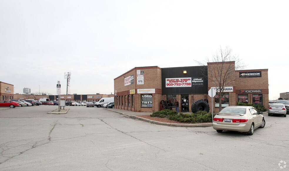 173 Advance Blvd, Brampton, ON à vendre - Photo principale - Image 1 de 1