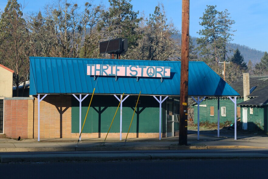 144 N Redwood Hwy, Cave Junction, OR à vendre - Photo du bâtiment - Image 3 de 13