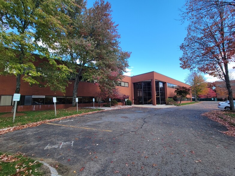 847 Rogers St, Lowell, MA à louer - Photo du bâtiment - Image 3 de 10
