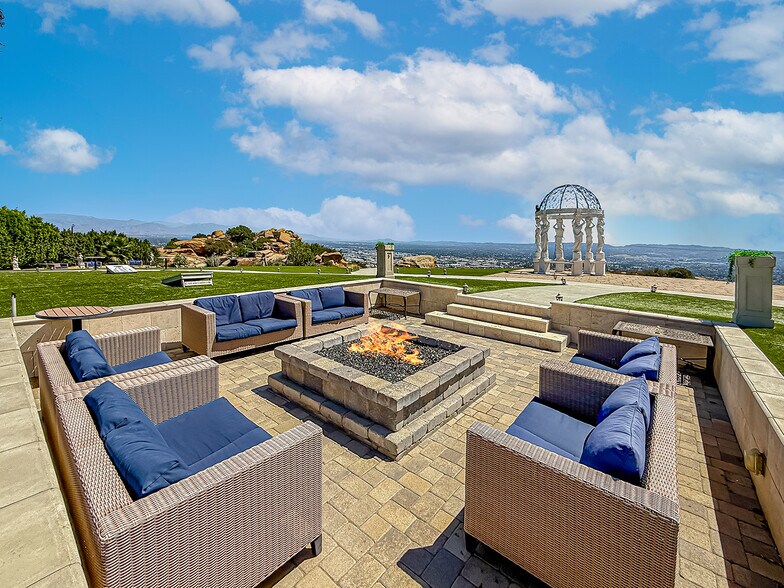 10200 Lilac Ln, Simi Valley, CA à vendre - Photo du bâtiment - Image 3 de 8