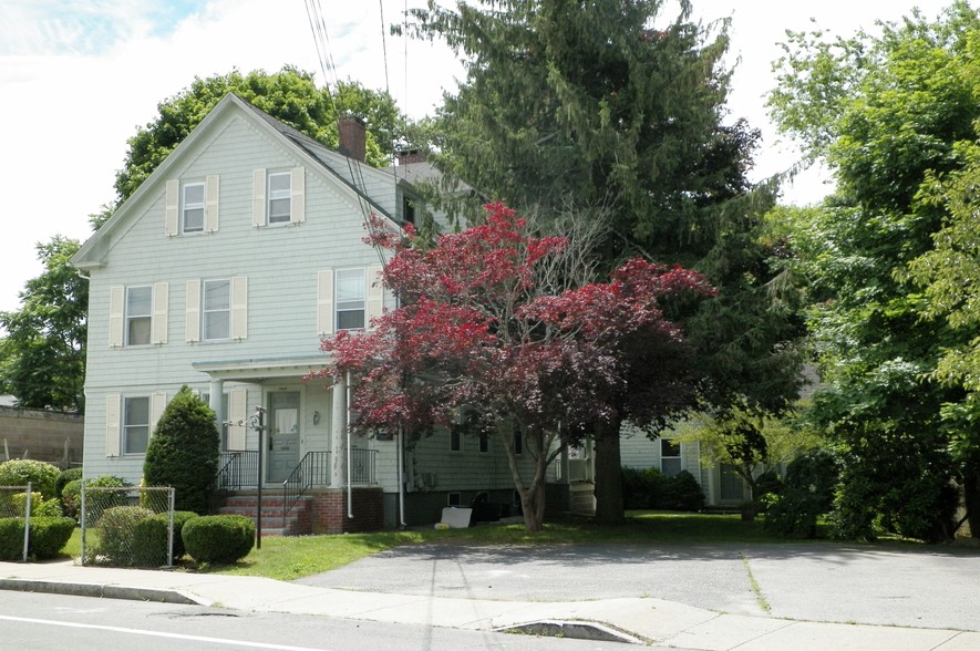 1550 Smith St, North Providence, RI à vendre - Photo du bâtiment - Image 1 de 1