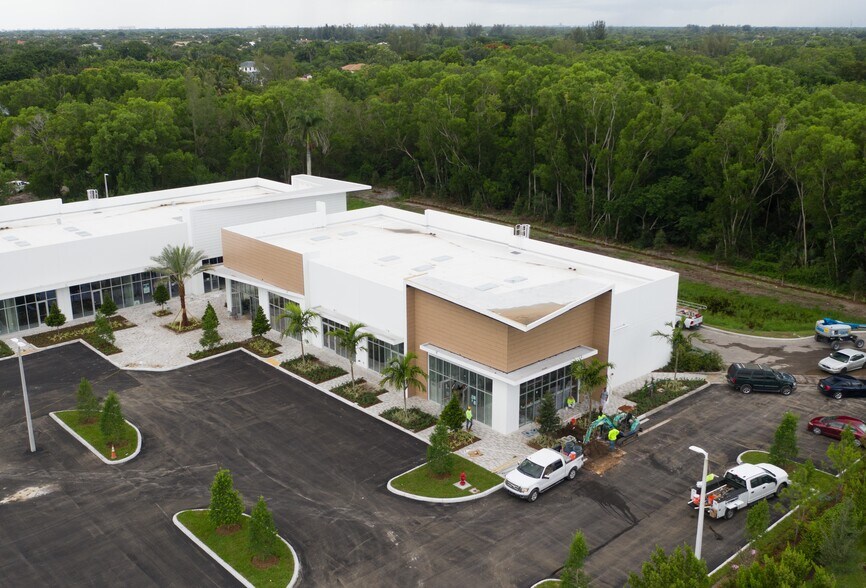 8732 W Atlantic Ave, Delray Beach, FL à louer - Photo de construction - Image 2 de 3