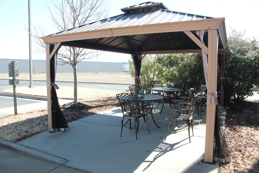 5020 Northshore Dr, North Little Rock, AR à louer - Photo du bâtiment - Image 3 de 10