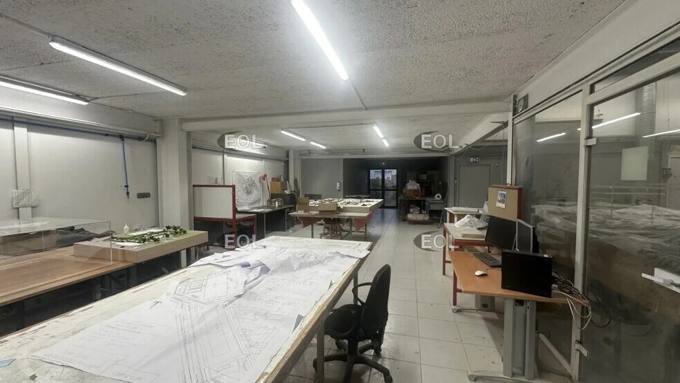 Flex in Saint-Thibault-des-Vignes for sale - Building Photo - Image 3 of 12