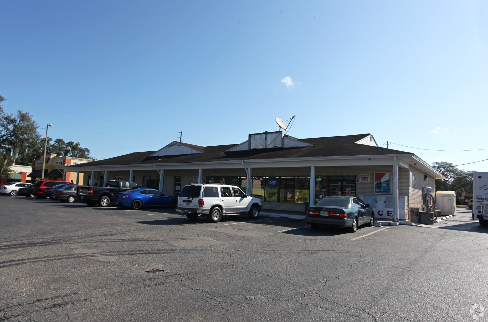 1301 Kingsway Rd, Brandon, FL à louer Photo principale- Image 1 de 4