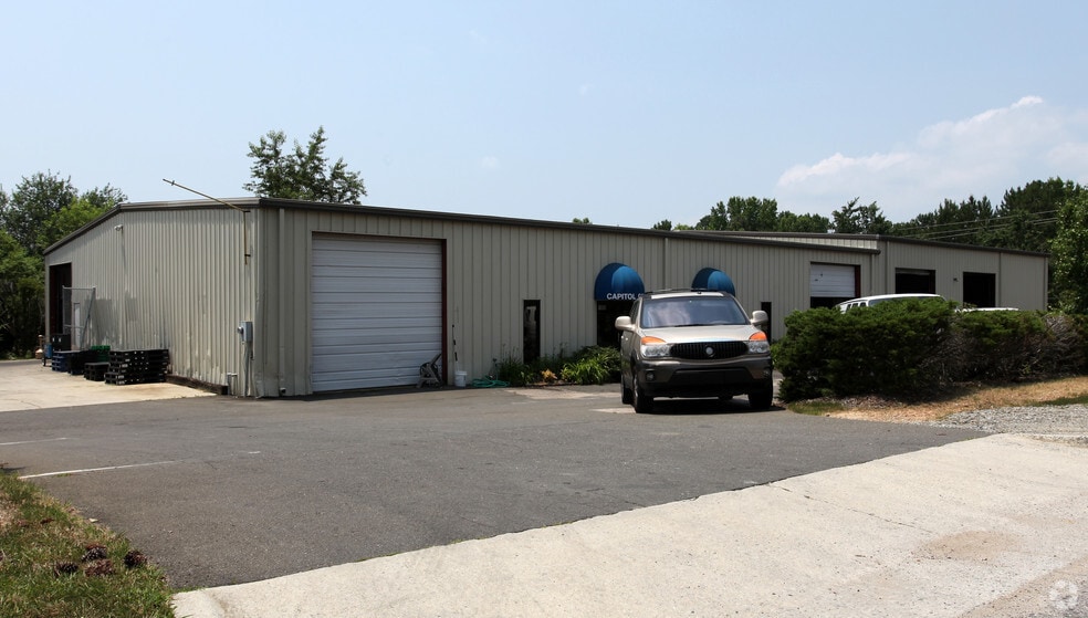 1000 Investment Blvd, Apex, NC for lease - Building Photo - Image 2 of 13