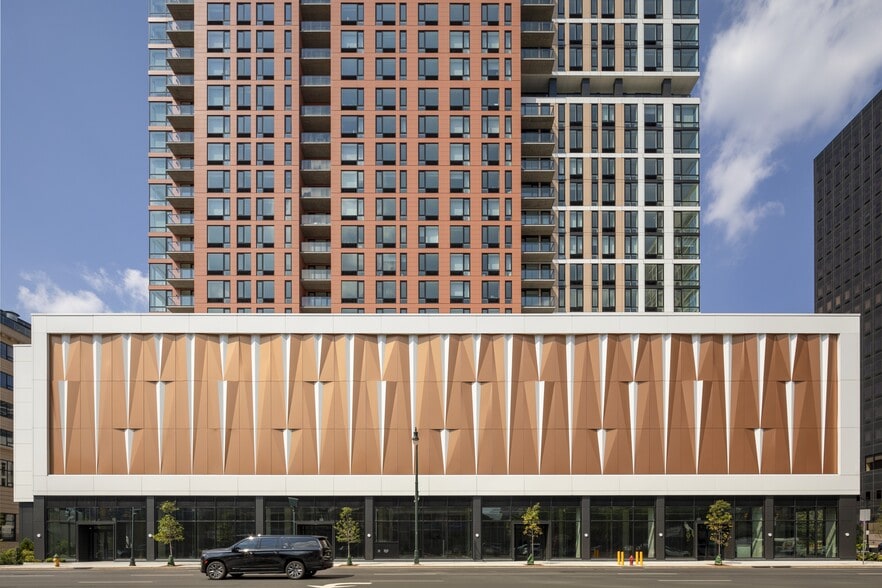777 McCarter Hwy, Newark, NJ à louer - Photo du bâtiment - Image 1 de 9