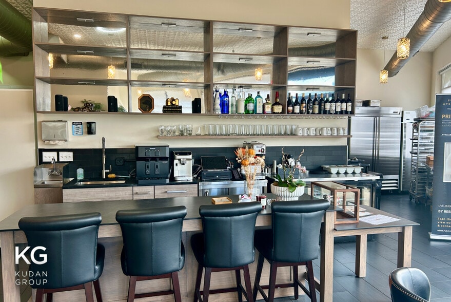 1222 Washington Ct, Wilmette, IL for lease - Interior Photo - Image 3 of 8