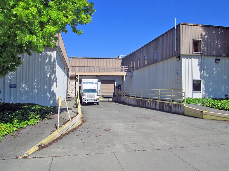 1800 Lombardi Ln, Santa Rosa, CA for lease - Building Photo - Image 3 of 9