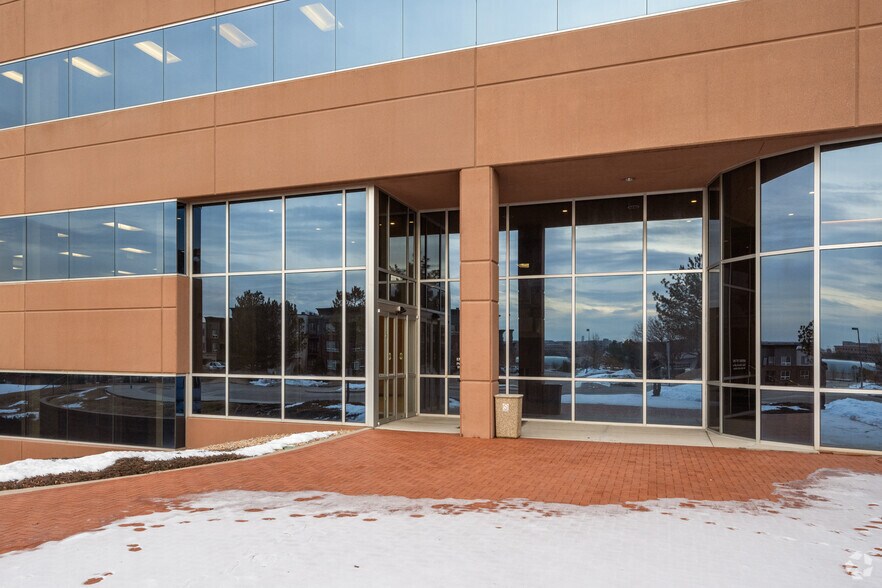 327 Inverness Dr S, Englewood, CO à louer - Photo du bâtiment - Image 3 de 20