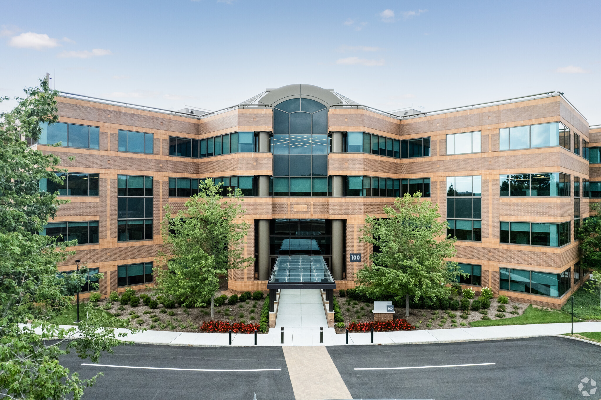 100 Warren Corporate Center Dr, Warren, NJ for sale Primary Photo- Image 1 of 1