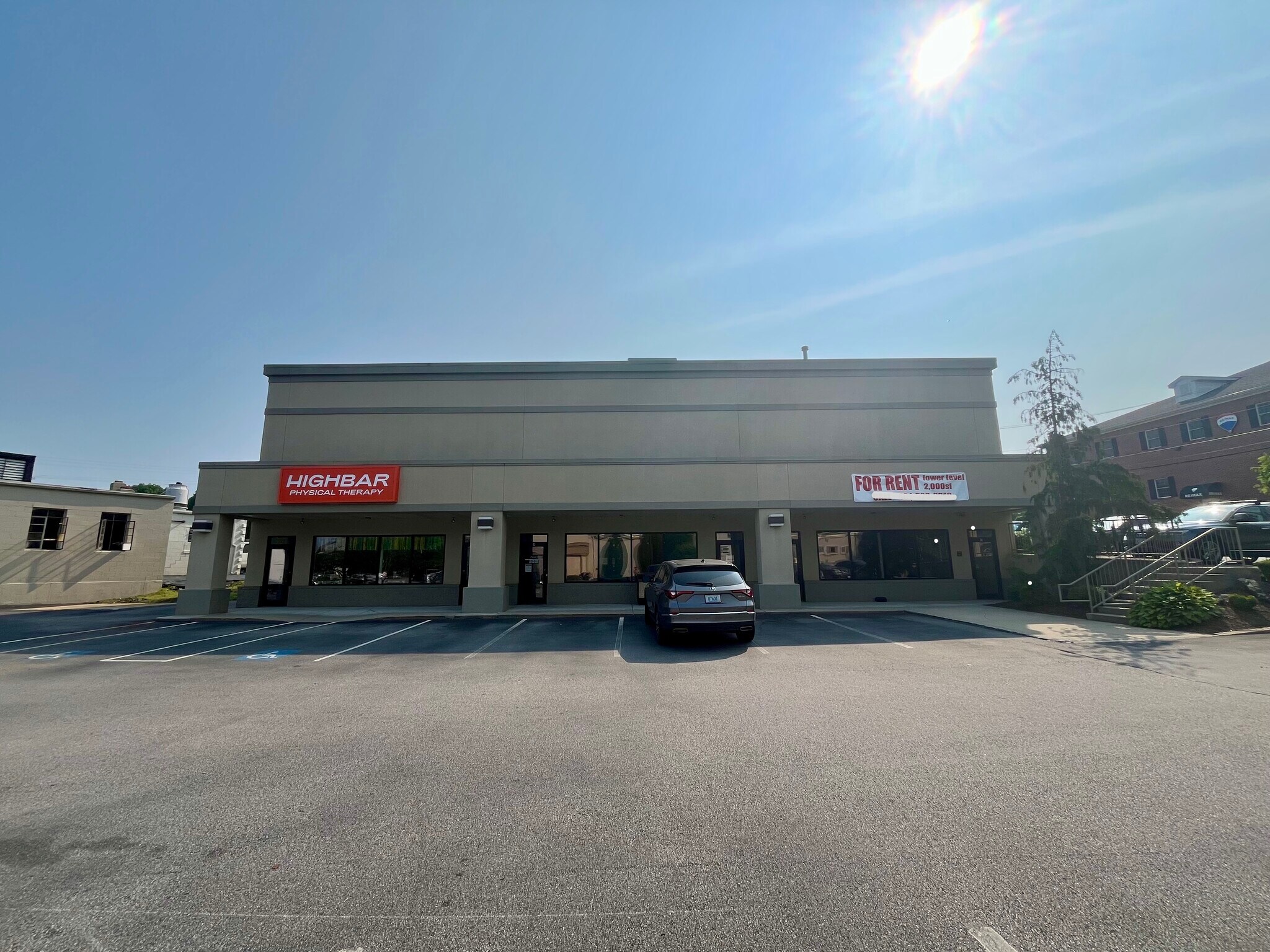 1401 Douglas Ave, North Providence, RI à vendre Photo du bâtiment- Image 1 de 1