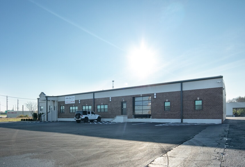 1180 Finney Dr, Lexington, KY for lease - Building Photo - Image 2 of 12