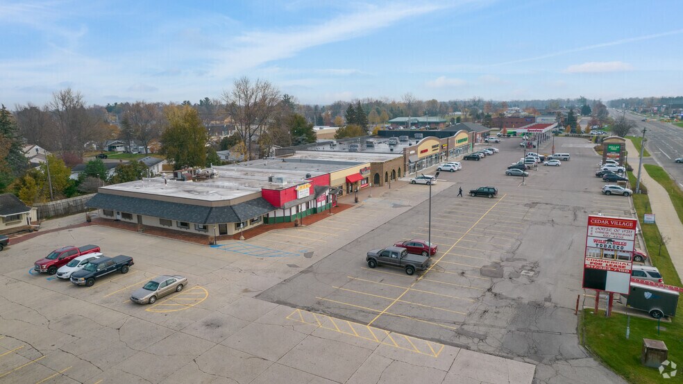 615-643 E Saginaw Hwy, Grand Ledge, MI à louer - Photo du bâtiment - Image 2 de 50