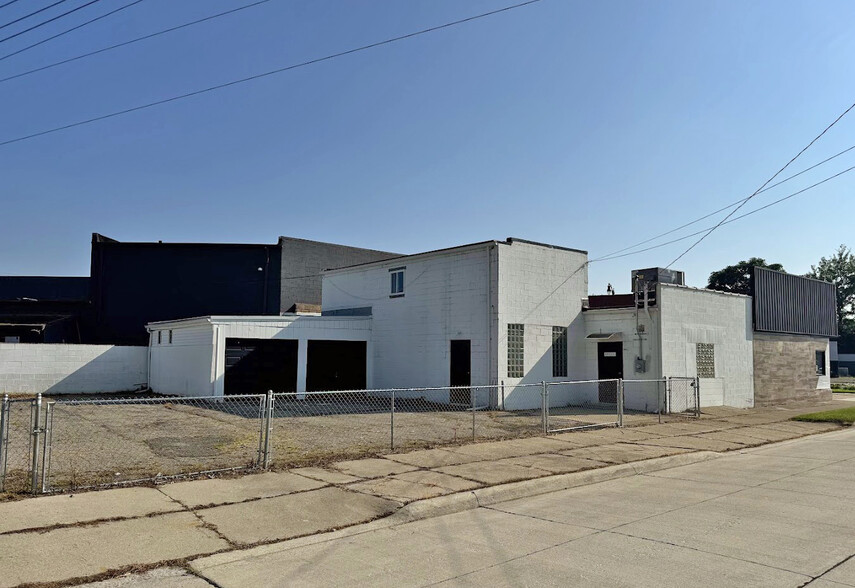 28905-28909 Utica Rd, Roseville, MI for lease - Building Photo - Image 3 of 12