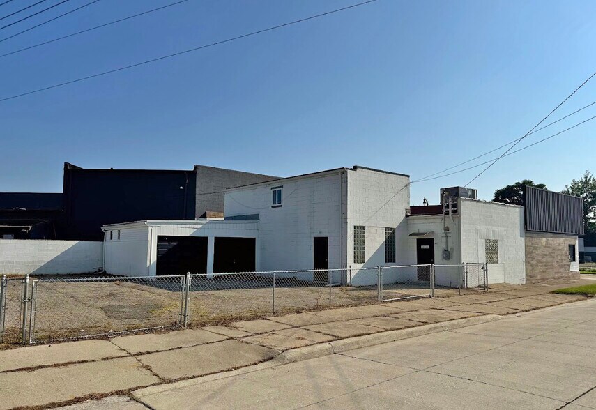 28905-28909 Utica Rd, Roseville, MI à louer - Photo du bâtiment - Image 3 de 12