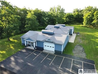 Plus de détails pour 699 Versailles Rd, Silver Creek, NY - Industriel à vendre