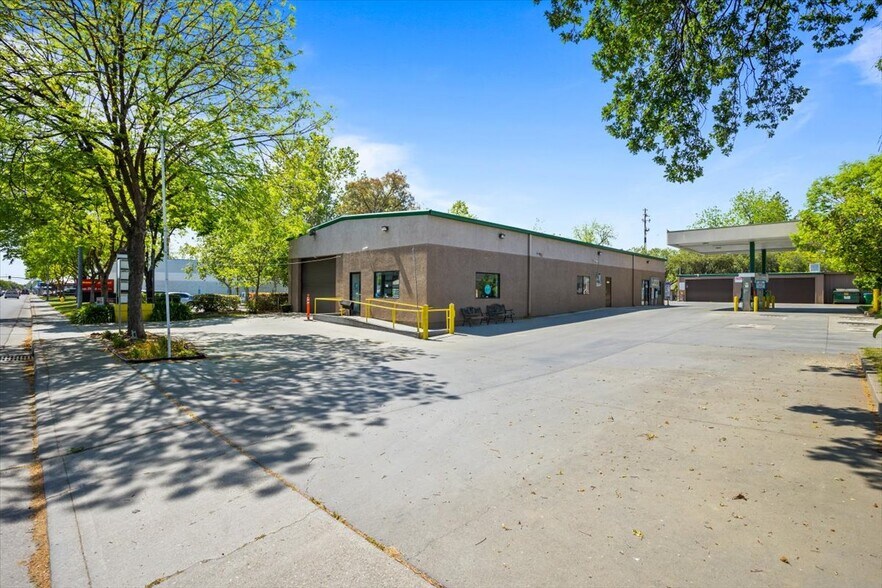 1625 Mangrove Ave, Chico, CA à louer - Photo du bâtiment - Image 2 de 5