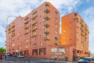 Plus de détails pour Multi-résidentiel à vendre