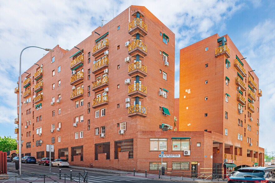 Immeuble residentiel dans Madrid, Madrid à vendre - Photo du bâtiment - Image 1 de 1