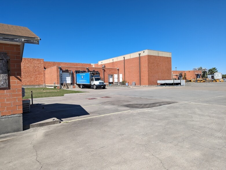 230 Maddox, Aransas Pass, TX for sale - Building Photo - Image 3 of 7