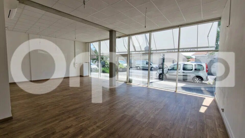 Retail in Bègles for lease - Interior Photo - Image 1 of 5