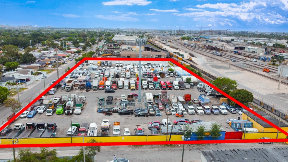3600 NW 95th St, Miami, FL for lease - Building Photo - Image 2 of 17