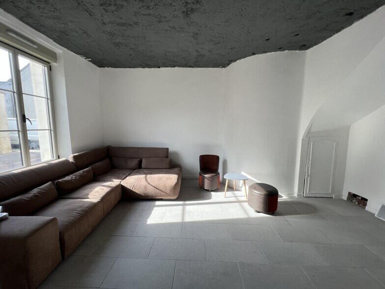 Retail in Cormontreuil for sale - Interior Photo - Image 2 of 15