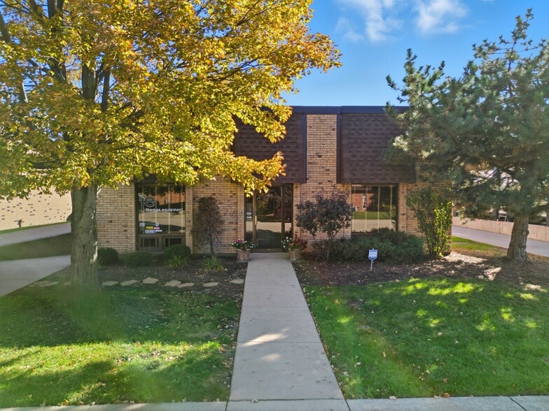 1425 Louis Ave, Elk Grove Village, IL for lease - Building Photo - Image 1 of 10