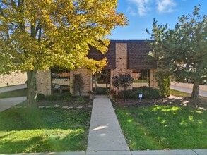 1425 Louis Ave, Elk Grove Village, IL à louer Photo du bâtiment- Image 1 de 10