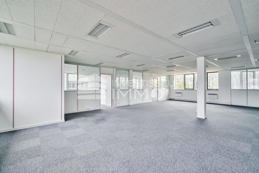 Office in Saint Thibault Des Vignes for lease - Interior Photo - Image 3 of 7