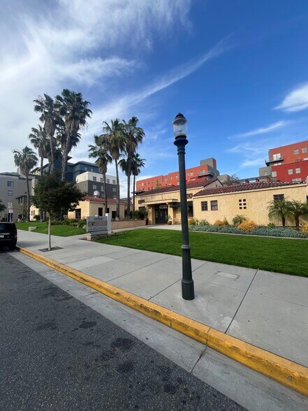 260 S Raymond Ave, Pasadena, CA à louer - Photo du bâtiment - Image 3 de 4