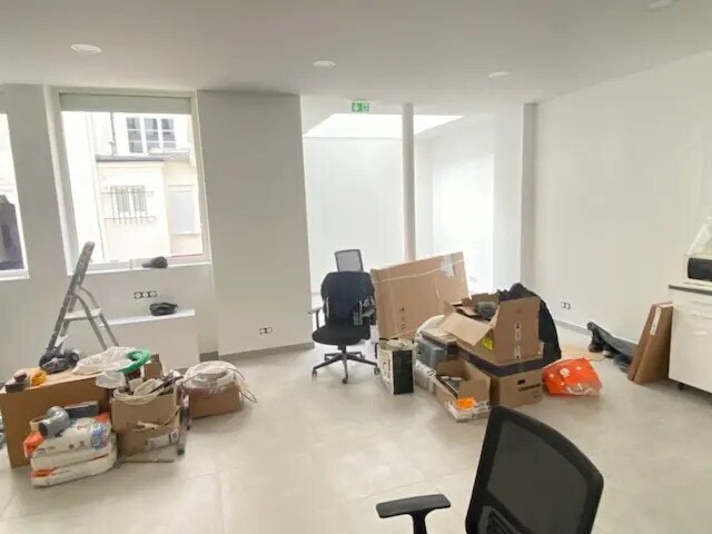 8 B Rue, Paris for lease Interior Photo- Image 1 of 6