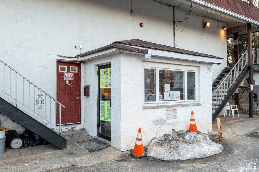 972 S Route 9W, Congers, NY à vendre - Photo du bâtiment - Image 3 de 22