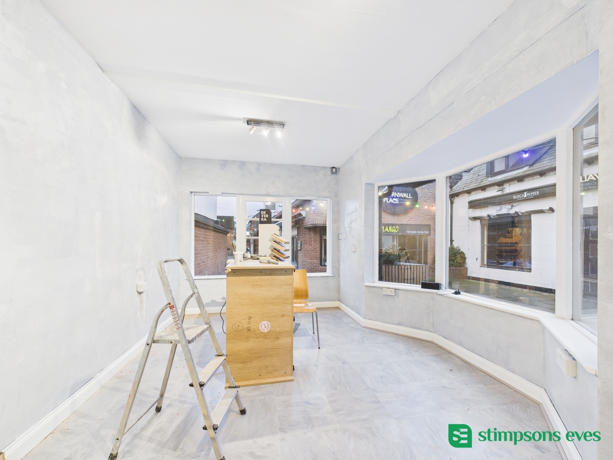 16 Cornwall Pl, Buckingham for lease Interior Photo- Image 1 of 3